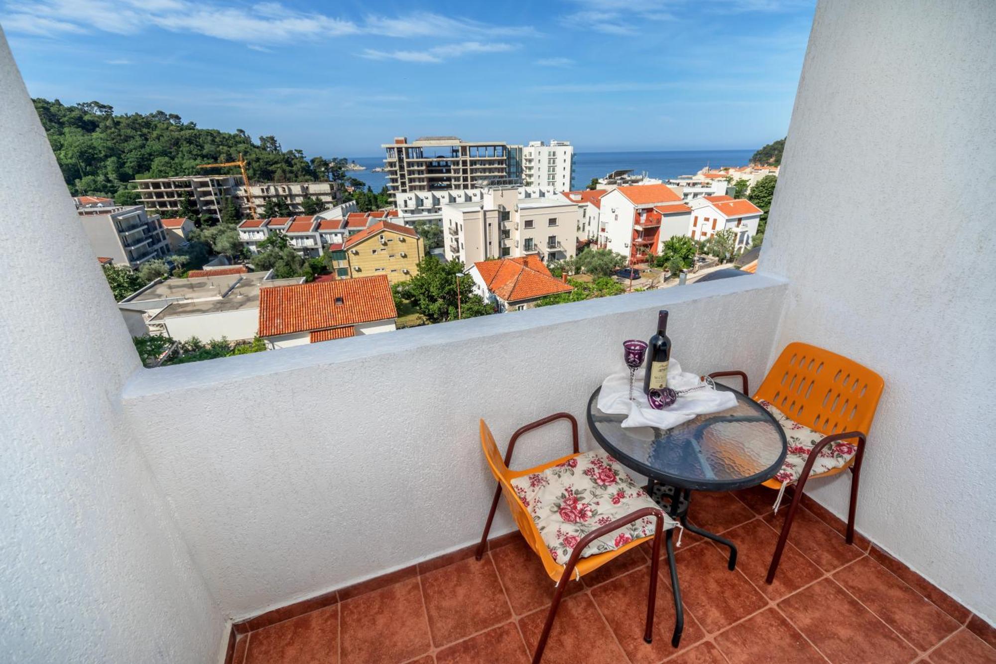 Apartments Pod Lozom With Seaview Petrovac Номер фото